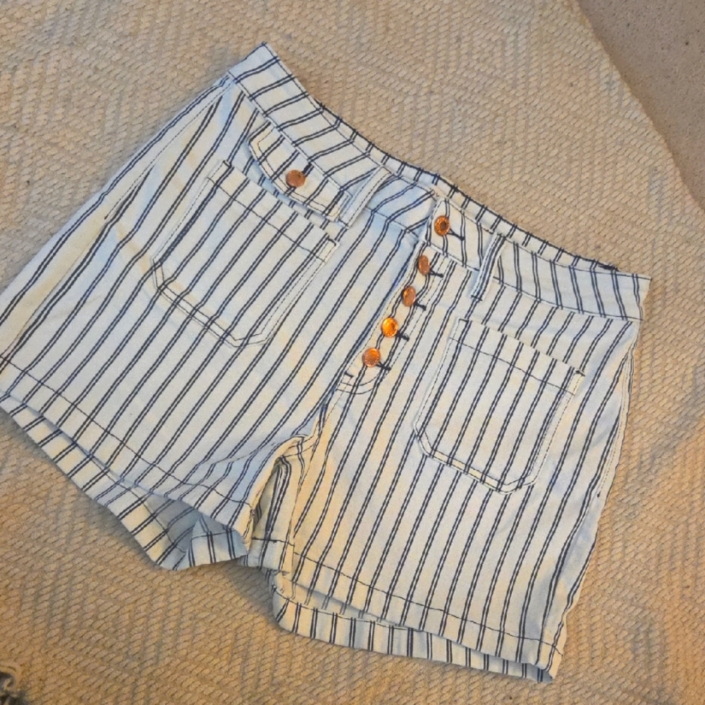 14/16W Judy Blue Navy Stripe Shorts